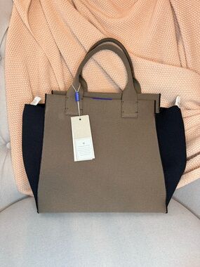 Rothy’s The Handbag in Black Cocoa NWT